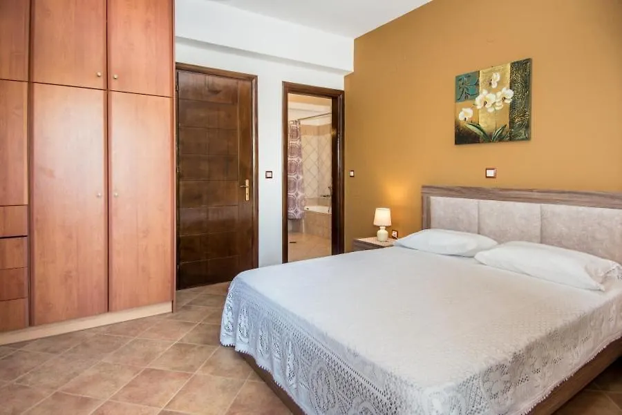 Villa Irida Afrato 0*,